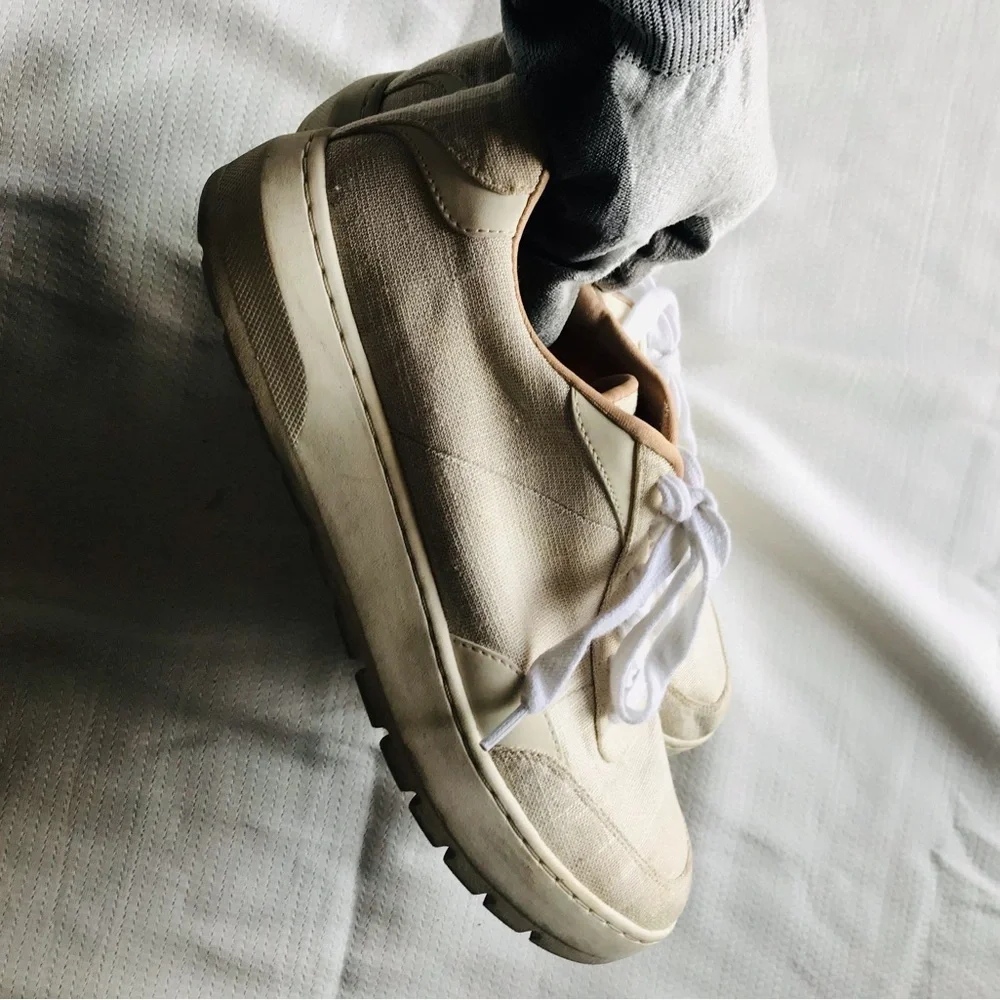 Vionic White Sneakers‎